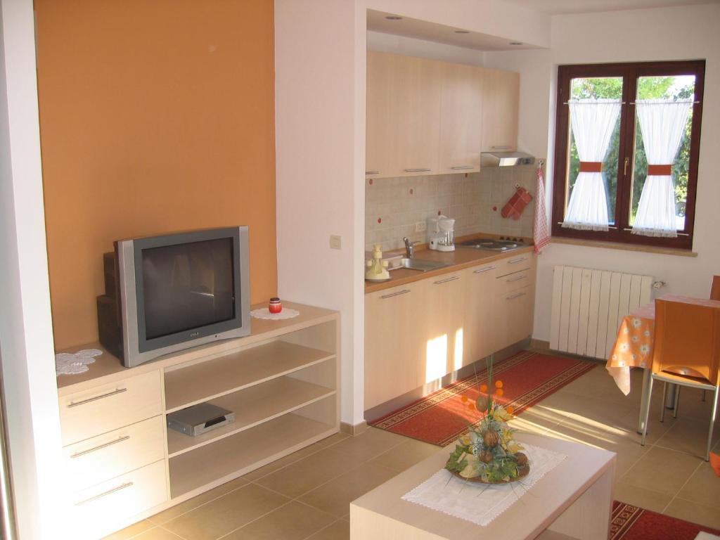 Apartments Mediteraneo Tar-Vabriga Екстер'єр фото