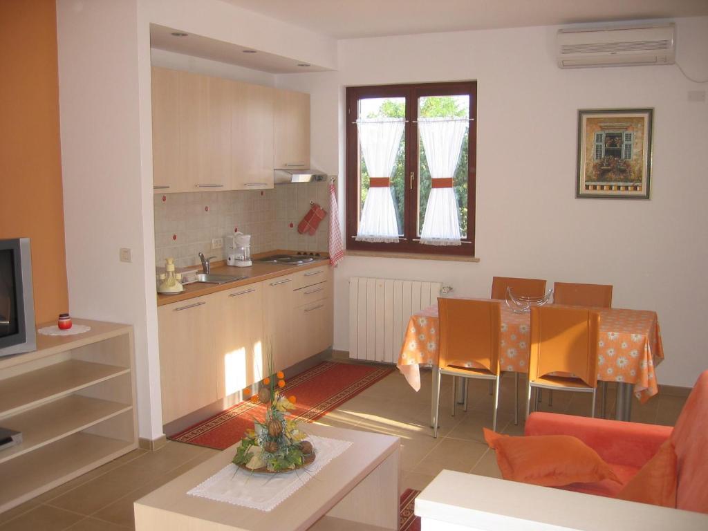 Apartments Mediteraneo Tar-Vabriga Екстер'єр фото