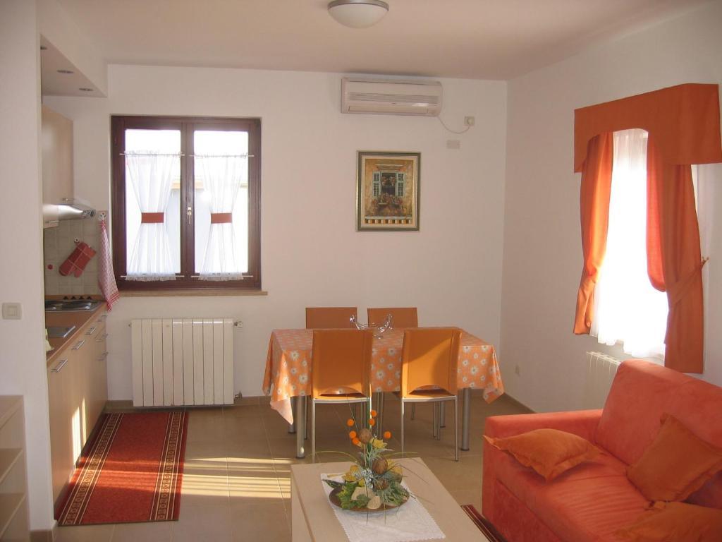 Apartments Mediteraneo Tar-Vabriga Екстер'єр фото